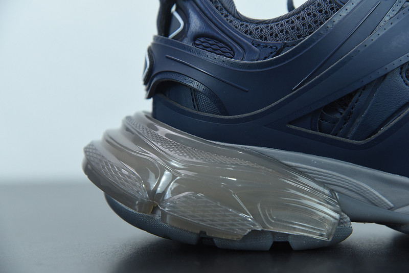 bc track sneaker