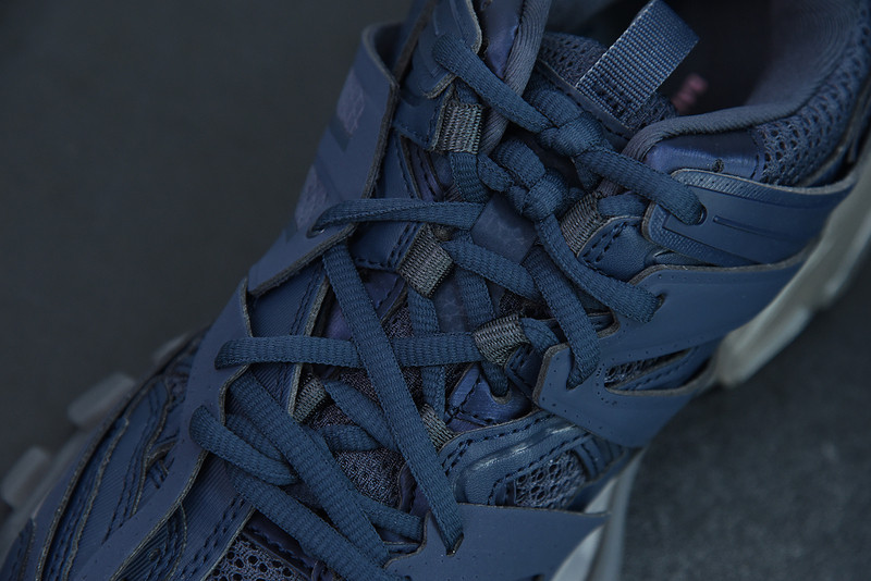 bc track sneaker