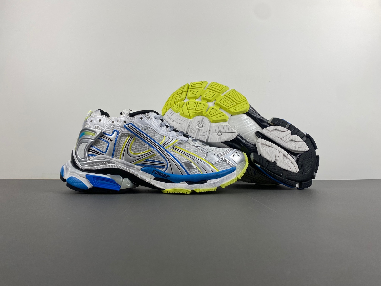 Ba*len*cia*ga runner sneaker