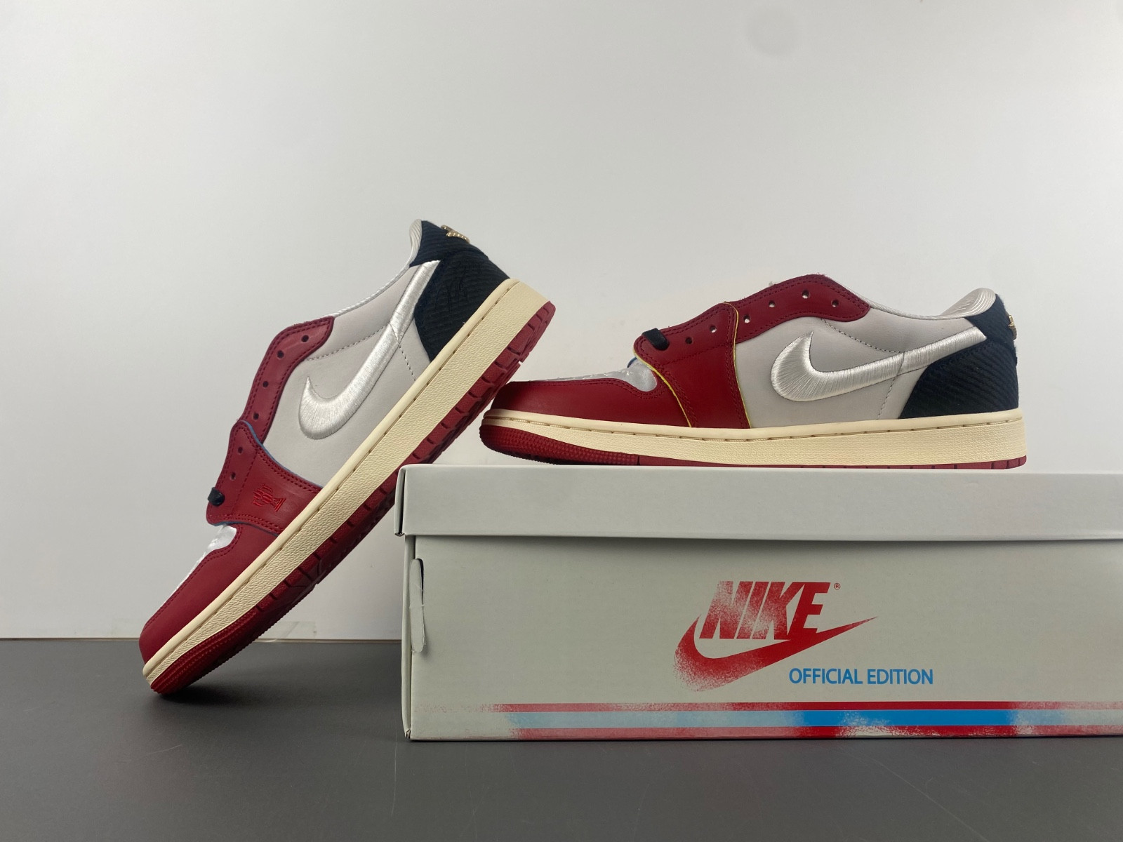 trophy room x air jordan 1 low og "home" hv6157-100