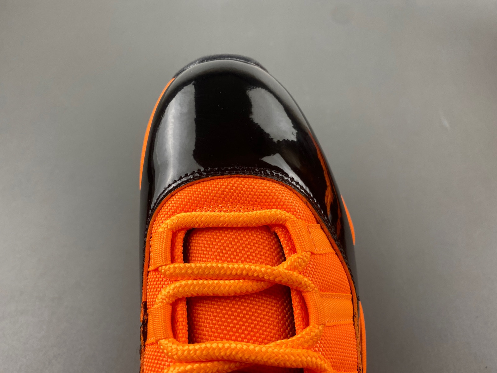 Air Jordan 11 Retro “orange Black”