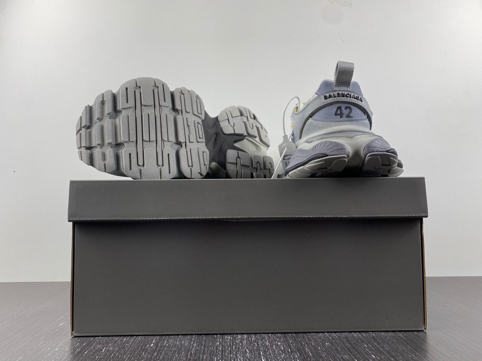 bc cargo sneaker