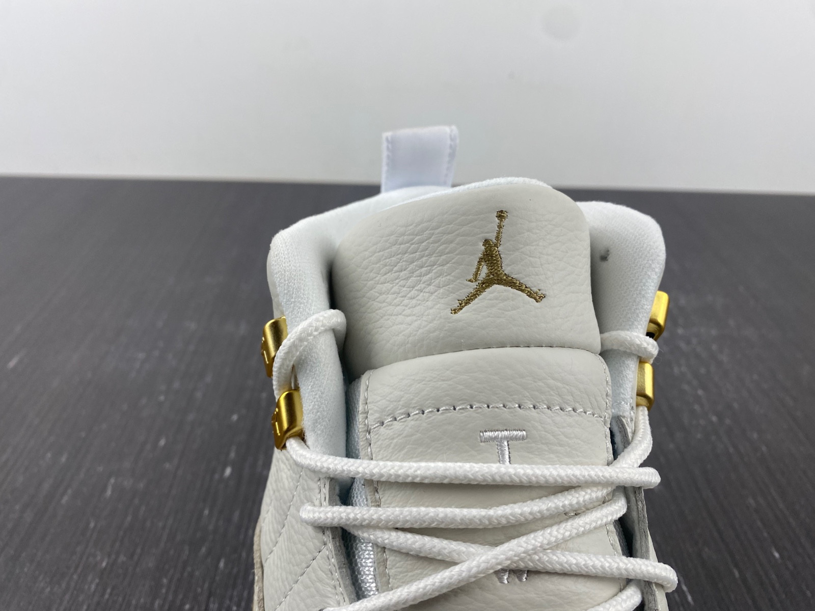 air jordan 12 retro ovo white 873864-102