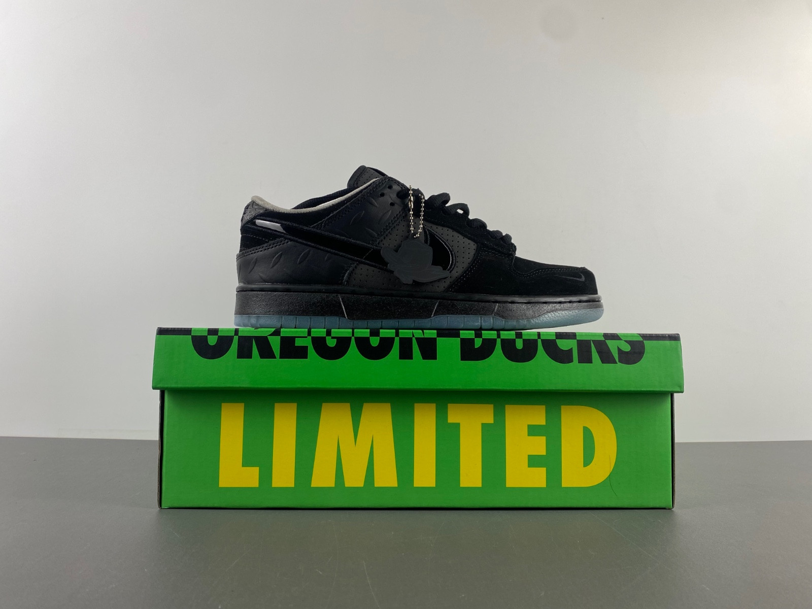 Division Street x Nike Dunk Low Oregon Black HV1470-001