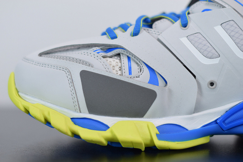 bc track sneaker