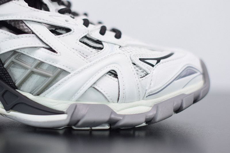 bc track sneaker