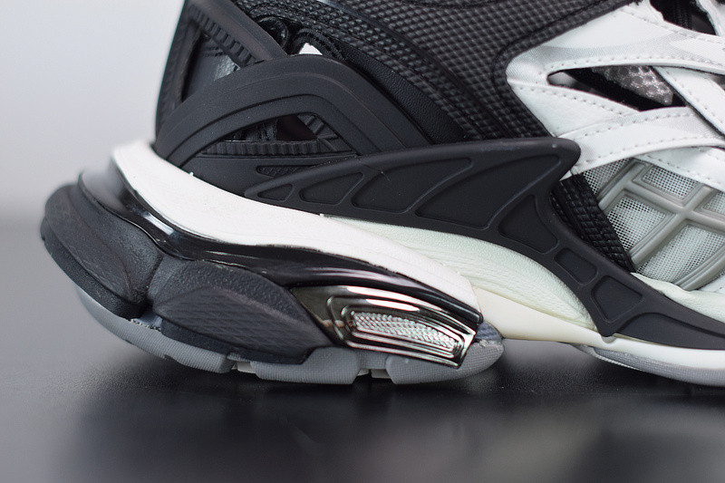 bc track sneaker