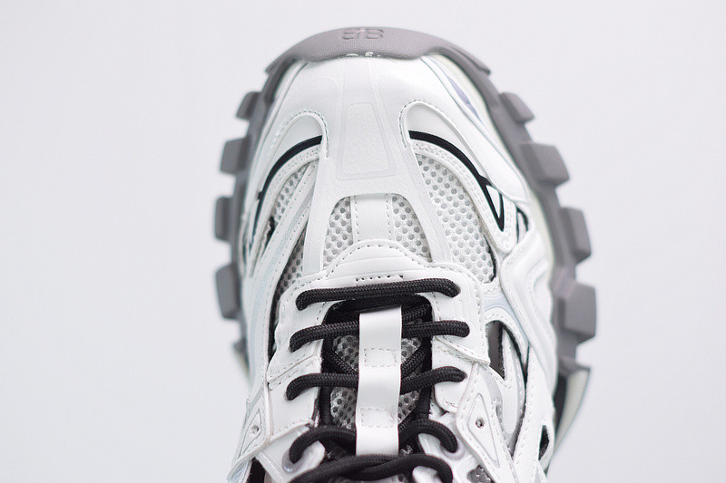 bc track sneaker