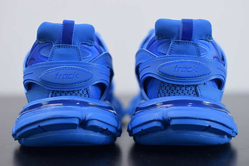 bc track sneaker
