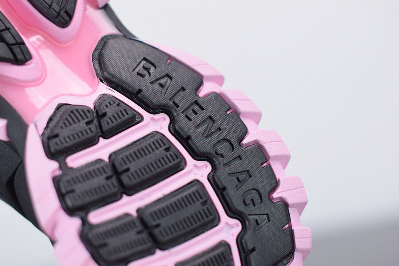 bc track sneaker