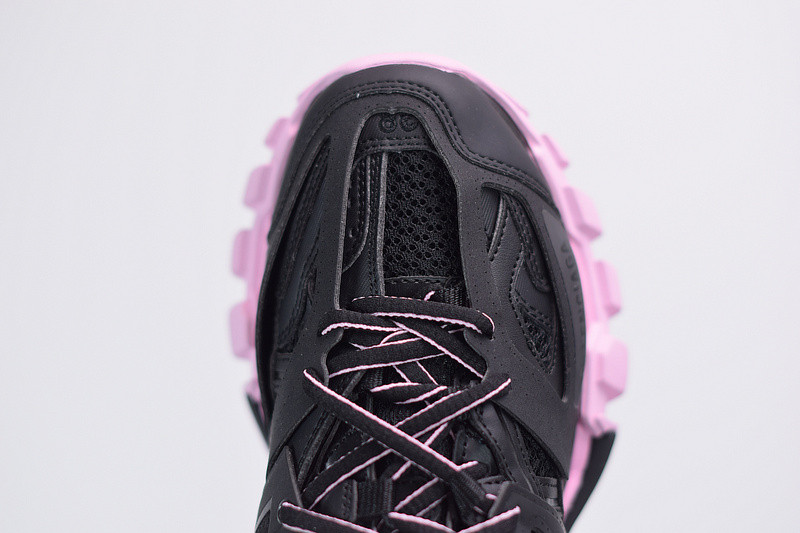 bc track sneaker