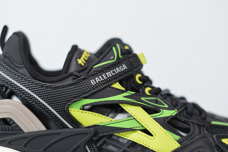 bc track sneaker
