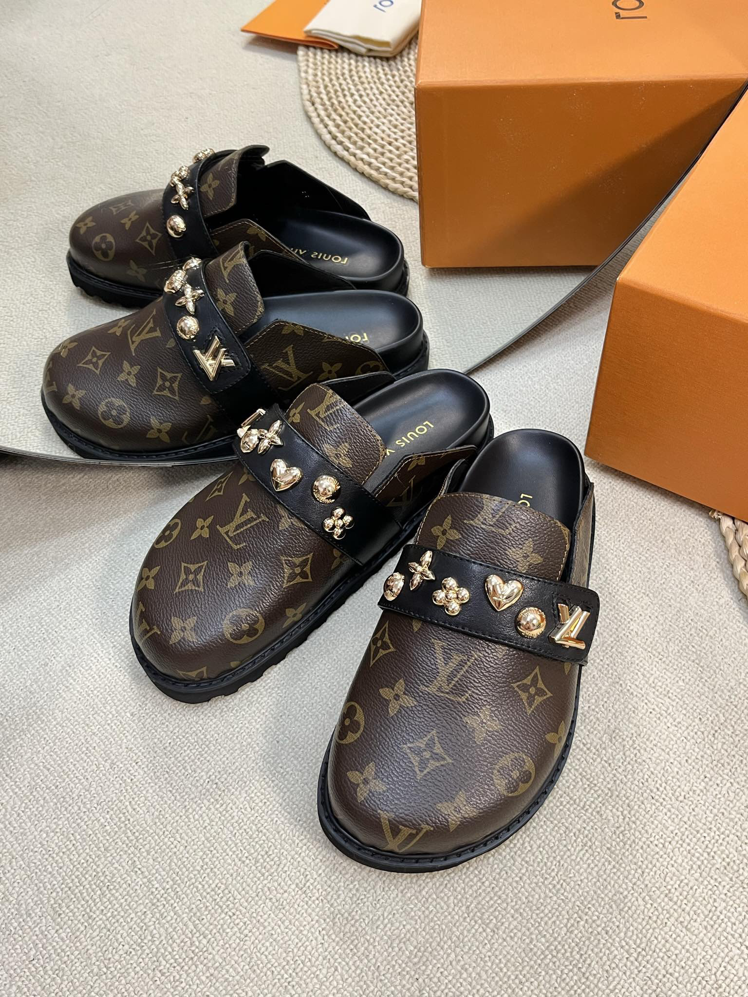 LVT SANDALS