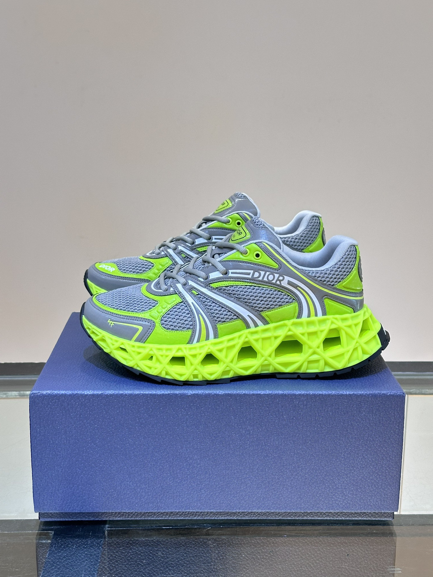 DIO* SNEAKER