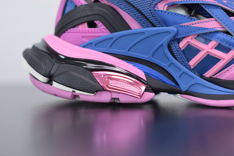 bc track sneaker