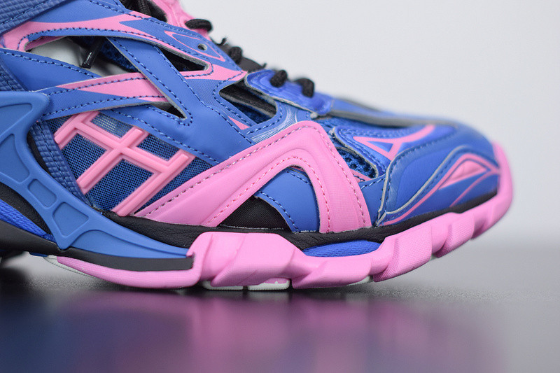 bc track sneaker