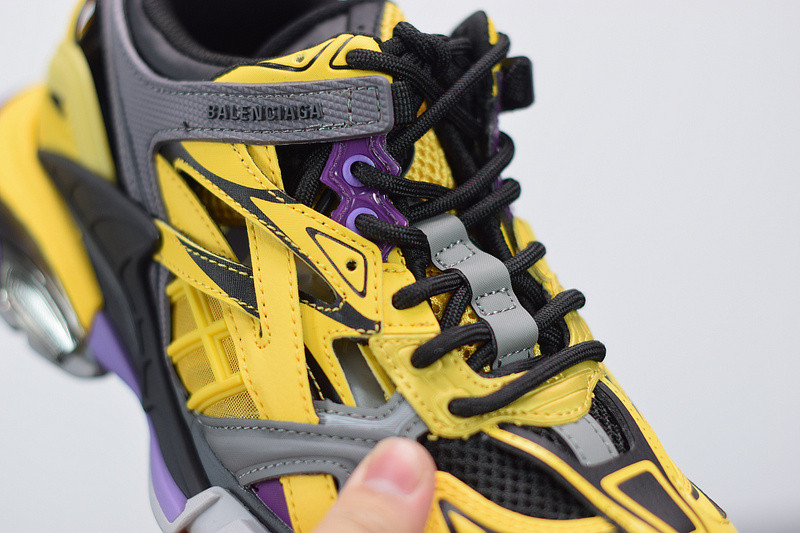 bc track sneaker