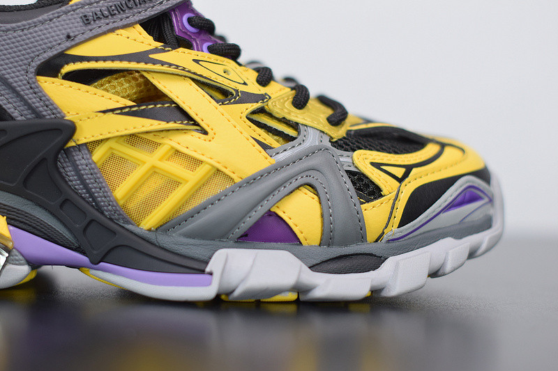 bc track sneaker