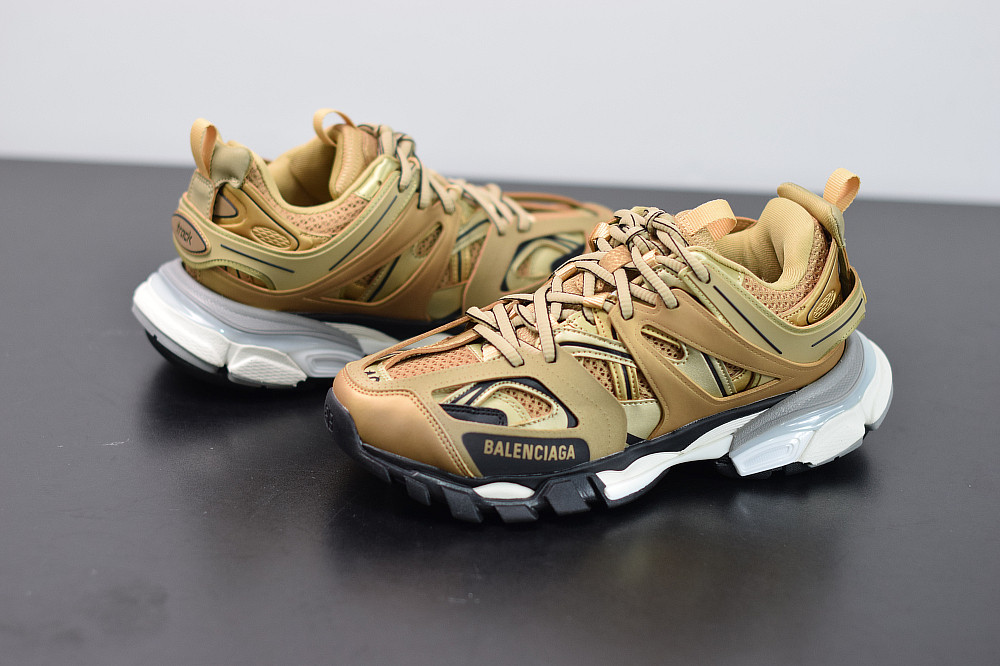 bc track sneaker