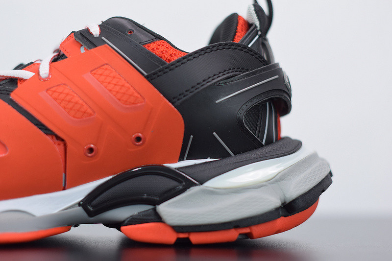 bc track sneaker