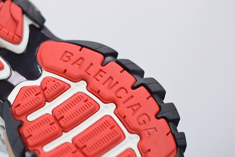 bc track sneaker