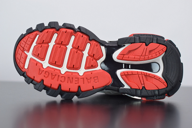 bc track sneaker