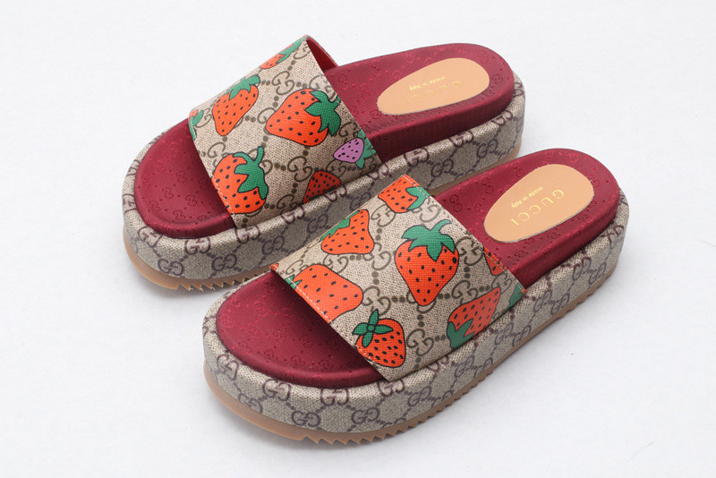 g*u*i sandals
