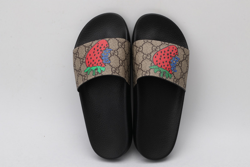 g*u*i sandals