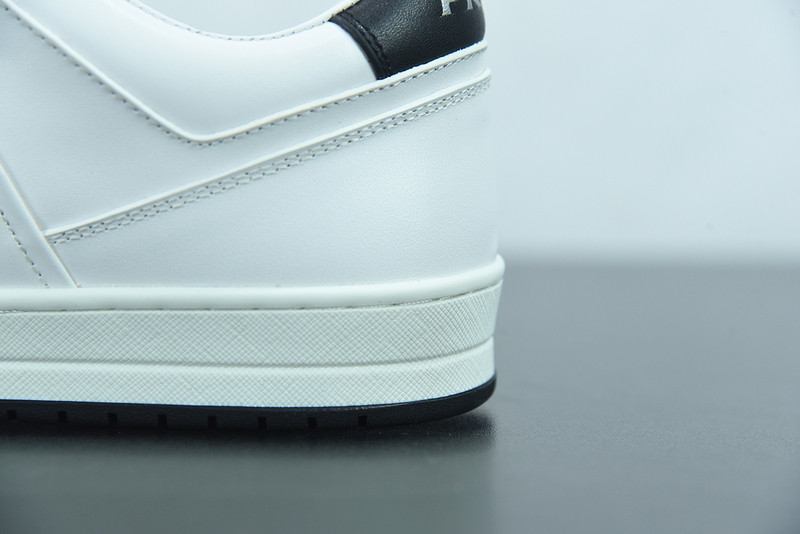 pr sneaker
