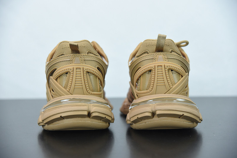 bc track sneaker