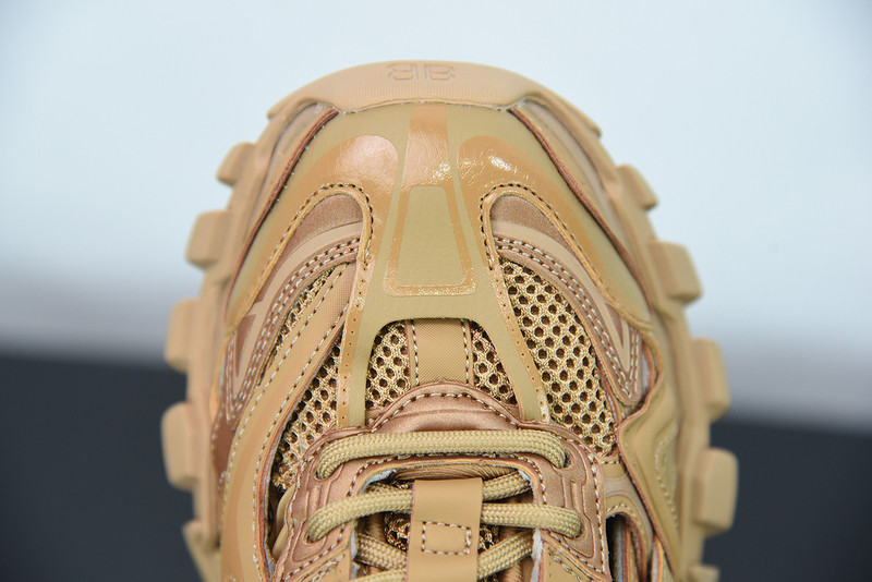 bc track sneaker