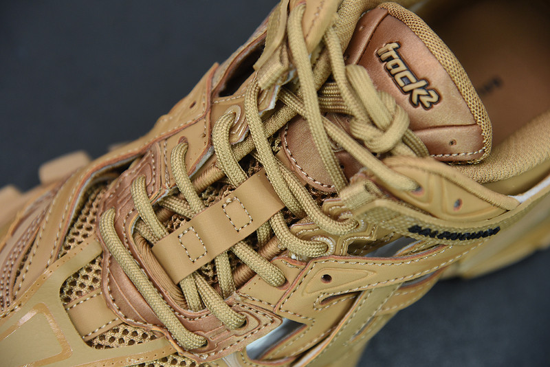 bc track sneaker