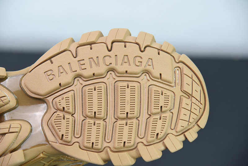 bc track sneaker