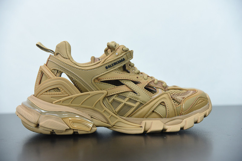 bc track sneaker