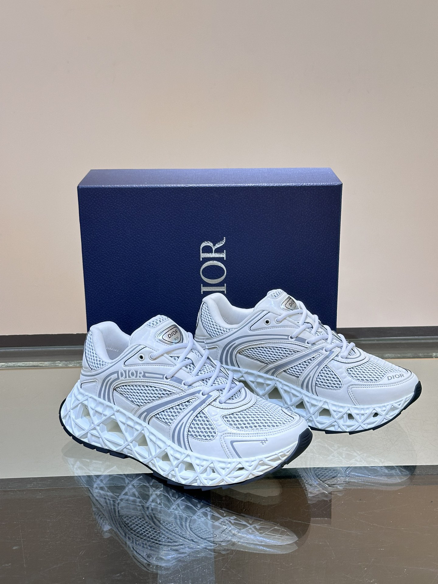 DIO* SNEAKER