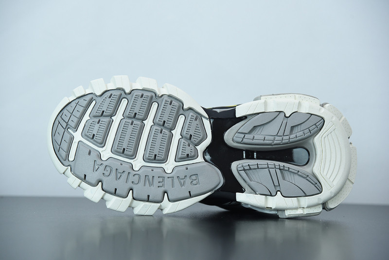 bc track sneaker