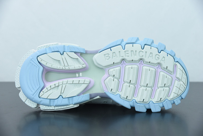 bc track sneaker
