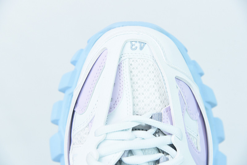 bc track sneaker