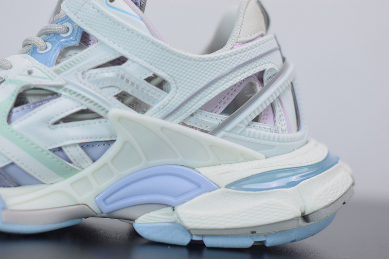 bc track sneaker