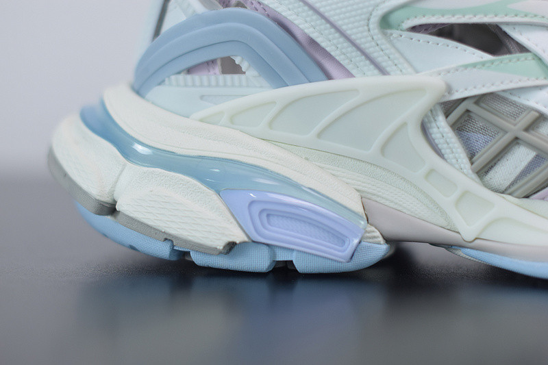 bc track sneaker