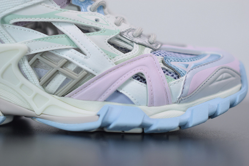bc track sneaker