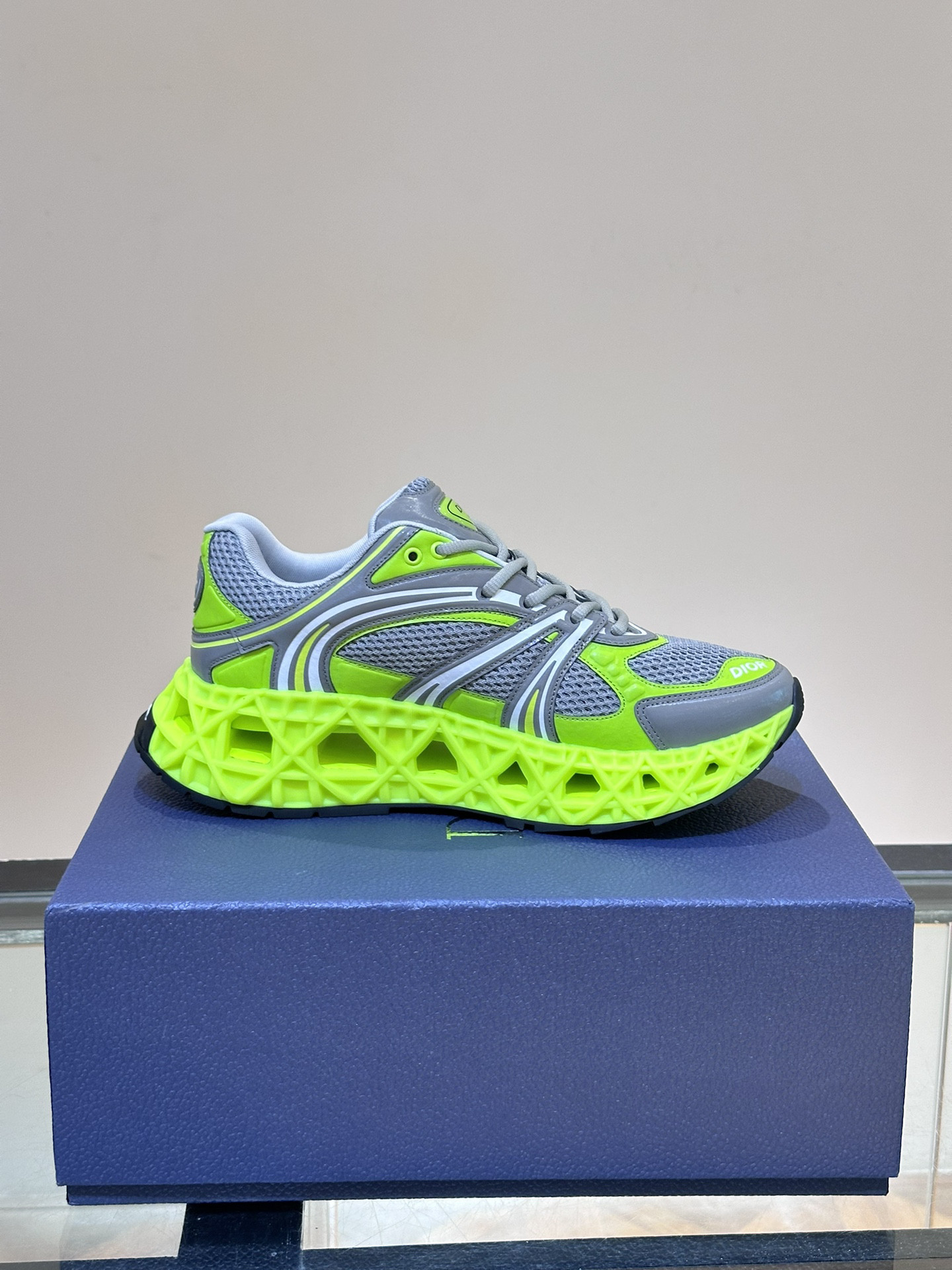 DIO* SNEAKER