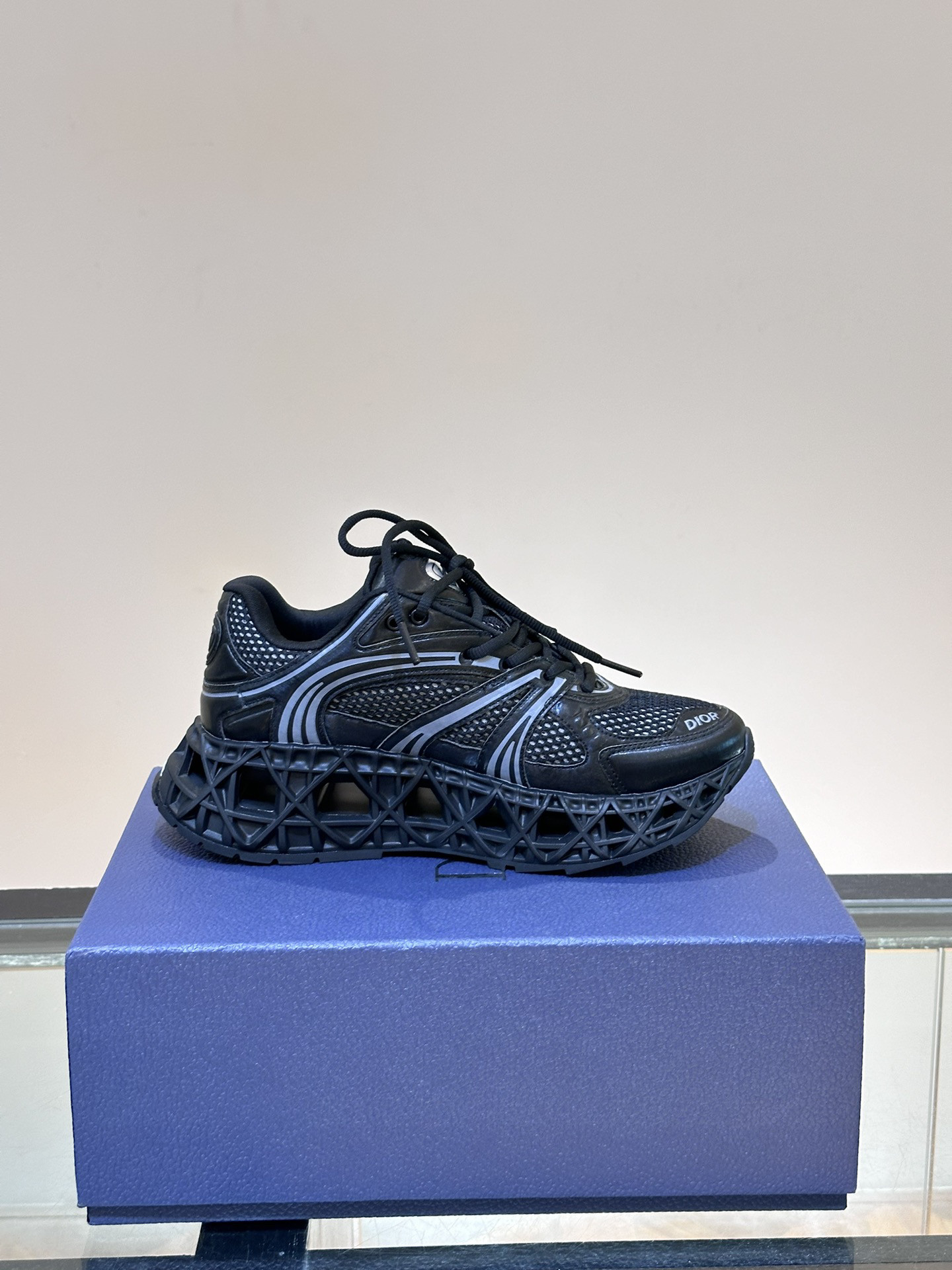 DIO* SNEAKER