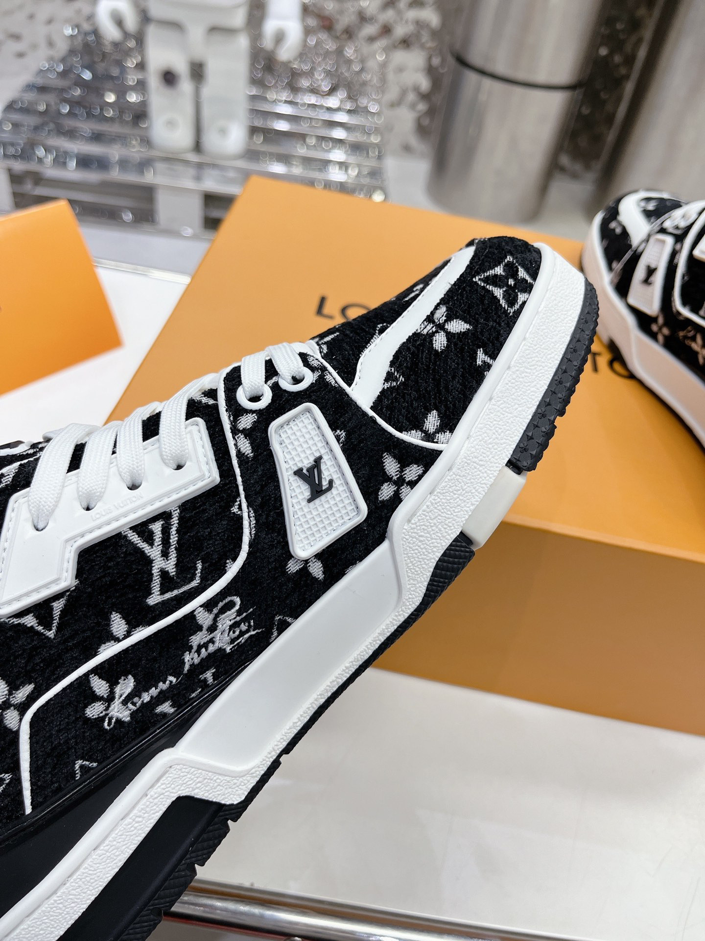 LVT SNEAKERS