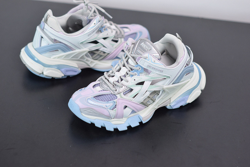 bc track sneaker