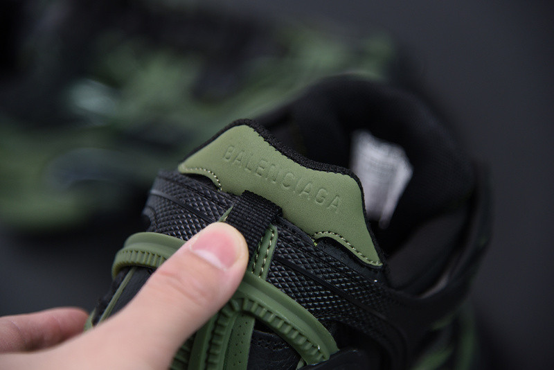 bc track sneaker