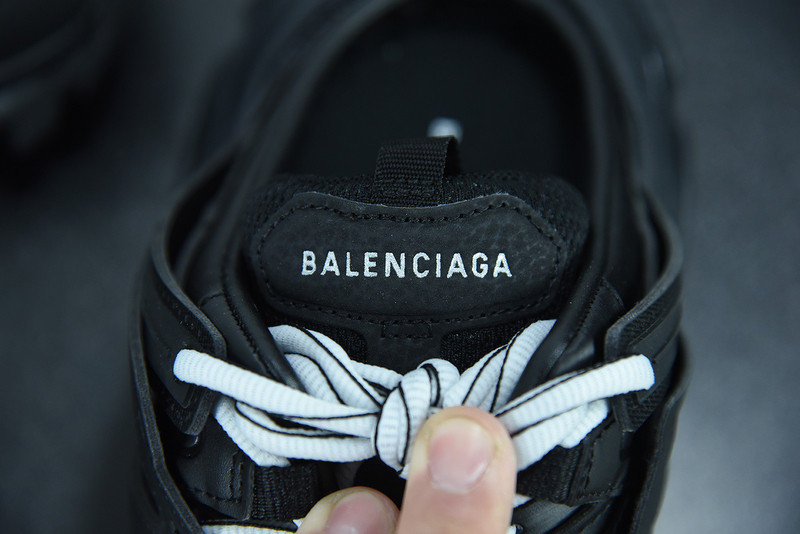 bc track sneaker