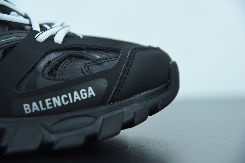 bc track sneaker