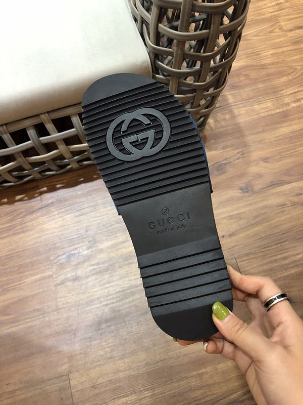 g*u*i sandals