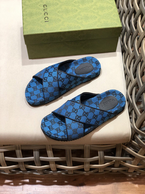 g*u*i sandals